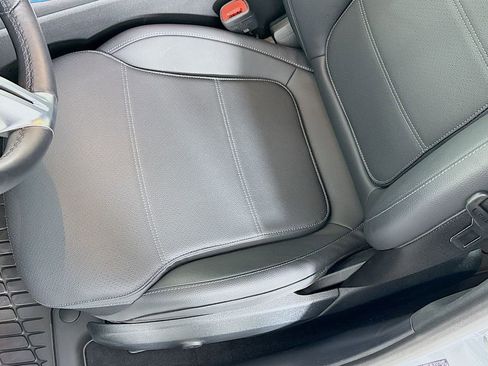 Used 2025 Mercedes-Benz C 300 4MATIC Sedan image 20