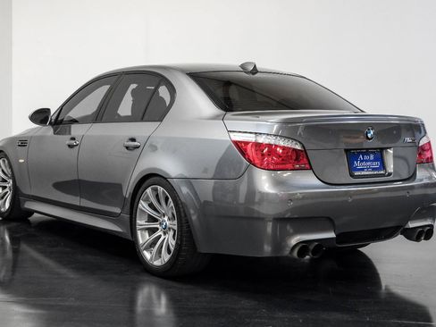 Used 2010 BMW M5 RWD image 11