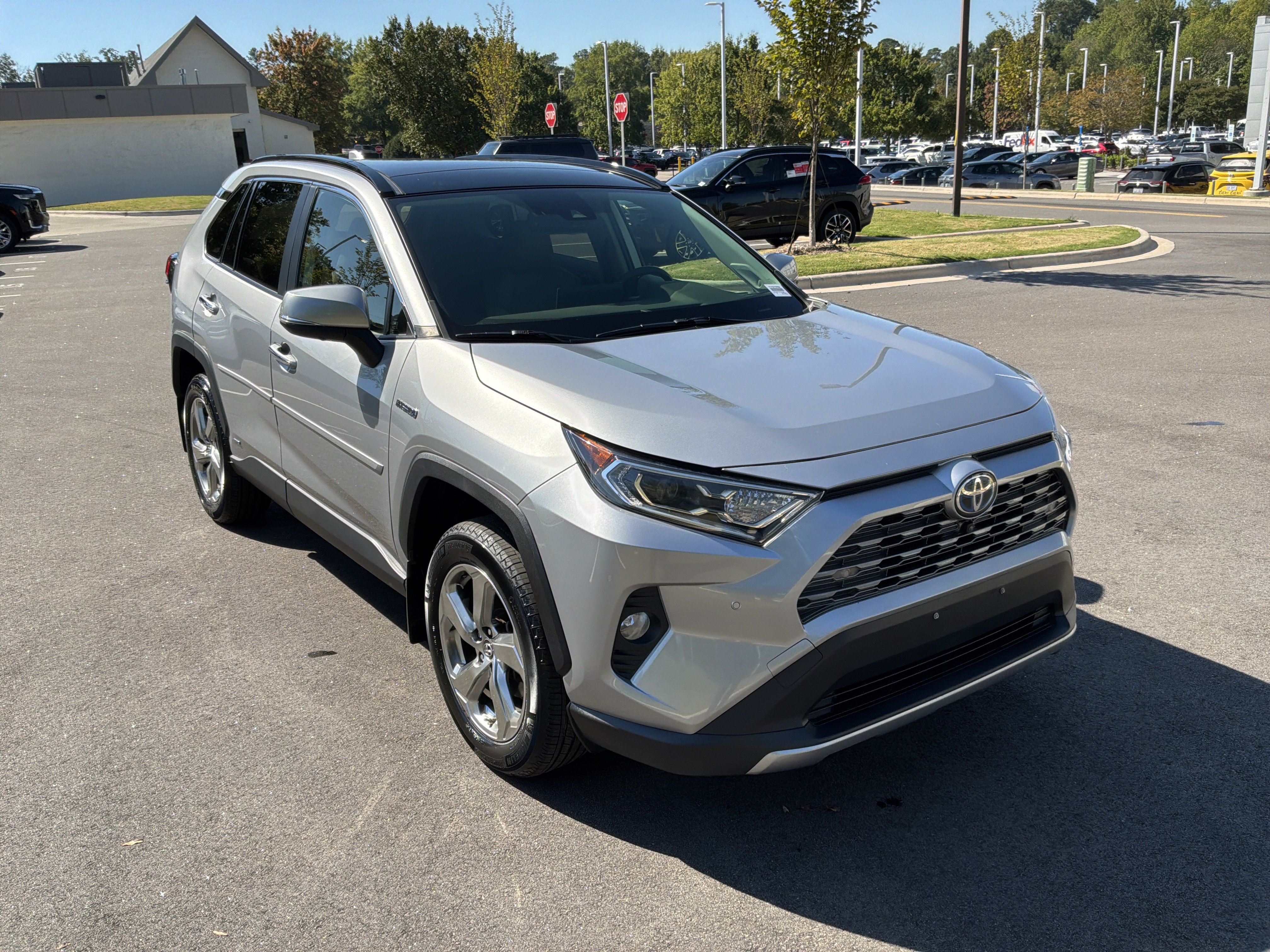 Used 2019 Toyota RAV4 Limited AWD/4WD image 2
