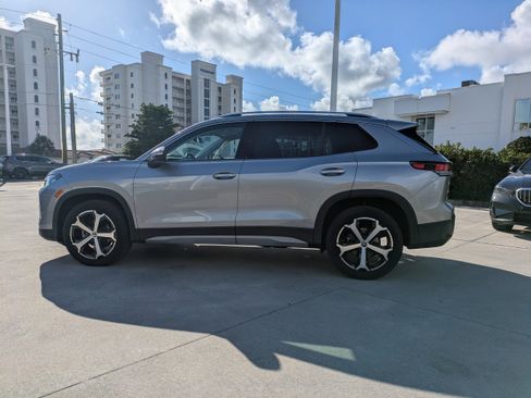 Certified 2025 Volkswagen Tiguan SE FWD image 6