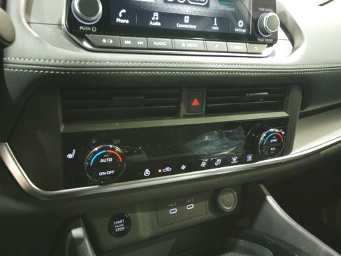 Used 2026 Nissan Rogue SV w/ Cold Weather Package FWD image 17