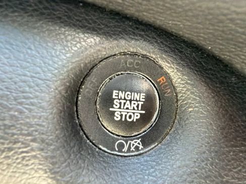 Used 2020 Jeep Cherokee Limited FWD image 38