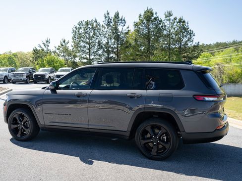 Used 2023 Jeep Grand Cherokee L Laredo AWD/4WD image 7