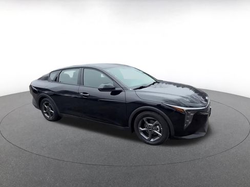 Used 2025 Kia K4 LXS image 2