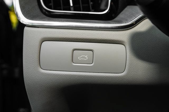 Used 2023 Volvo XC60 B5 Plus w/ Climate Package AWD/4WD image 37