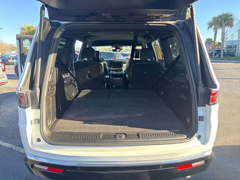 Used 2024 Jeep Wagoneer Series III image 25