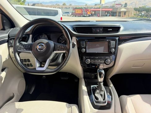 Used 2018 Nissan Rogue Sport SL w/ SL Premium Package FWD image 15