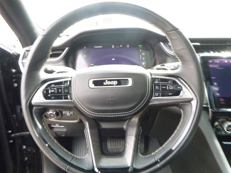 Used 2023 Jeep Grand Cherokee Overland w/ Advanced Protech Group III AWD/4WD image 11