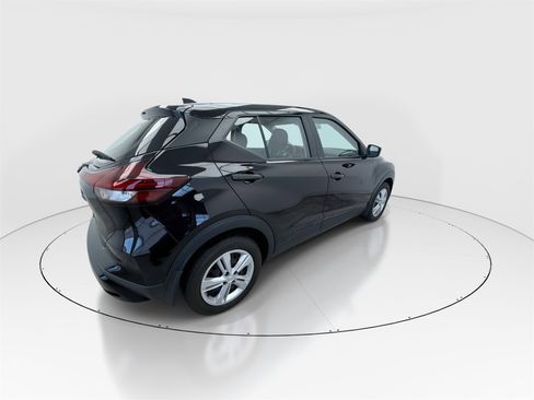 Used 2022 Nissan Kicks S image 8