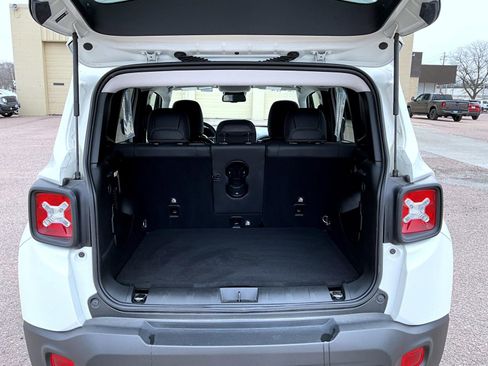 Used 2022 Jeep Renegade Limited image 9