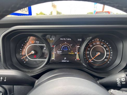 Used 2025 Jeep Wrangler Unlimited Rubicon AWD/4WD image 39