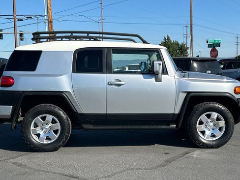 Used 2007 Toyota FJ Cruiser 4WD image 3