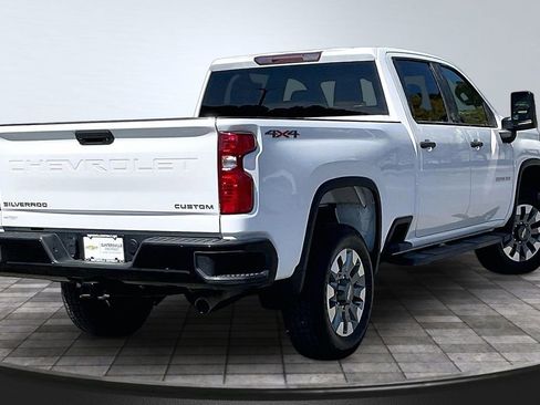 Used 2022 Chevrolet Silverado 2500 Custom AWD/4WD image 2