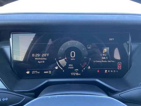 Used 2025 GMC Acadia Elevation image 6