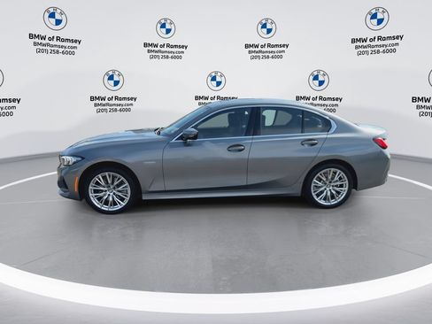 Used 2024 BMW 330i xDrive Sedan w/ Premium Package AWD/4WD image 5