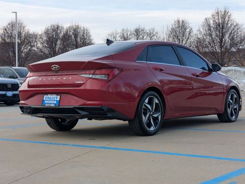 Used 2022 Hyundai Elantra Limited image 6