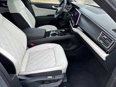 New 2026 Volkswagen Atlas Cross Sport SEL Premium R-Line image 23