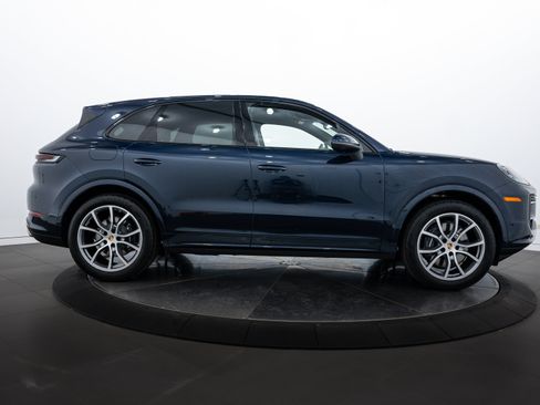 Certified 2025 Porsche Cayenne image 8