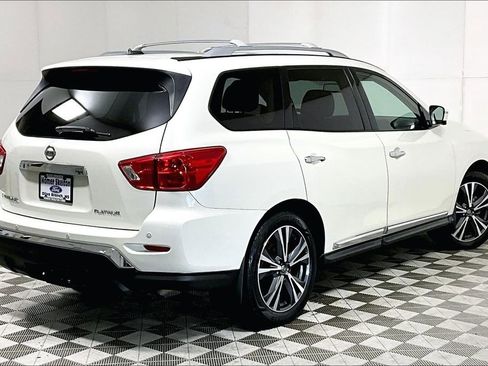 Used 2018 Nissan Pathfinder Platinum image 12