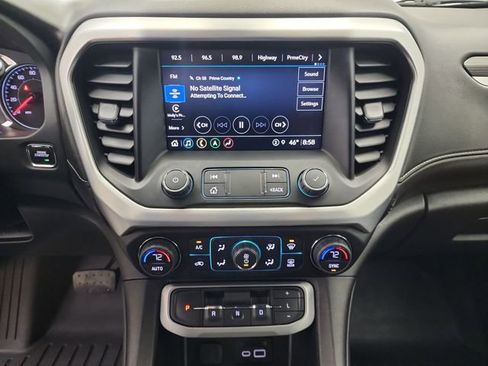 Used 2023 GMC Acadia SLT image 13