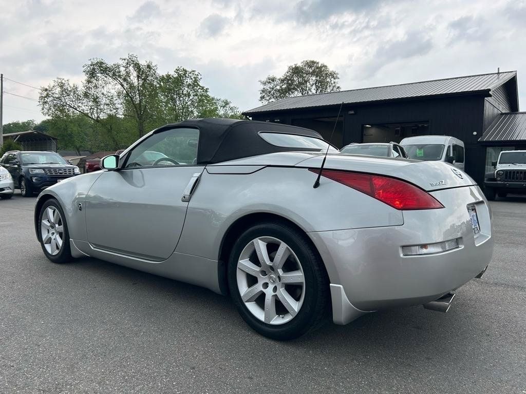Used 2005 Nissan 350Z Touring RWD image 19
