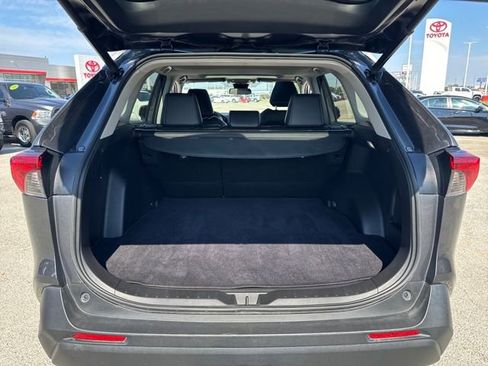 Used 2022 Toyota RAV4 XLE Premium image 6