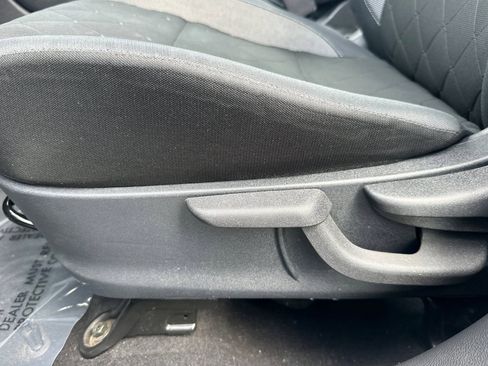 Used 2019 Nissan Kicks SV FWD image 13