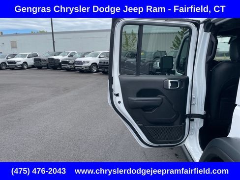 Used 2024 Jeep Wrangler Unlimited AWD/4WD image 40