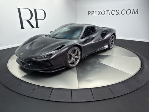 Used 2021 Ferrari F8 Tributo RWD image 13