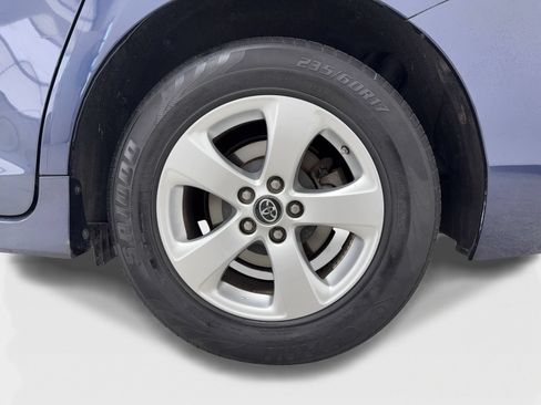 Used 2018 Toyota Sienna LE w/ Carpet Mat Package FWD image 50