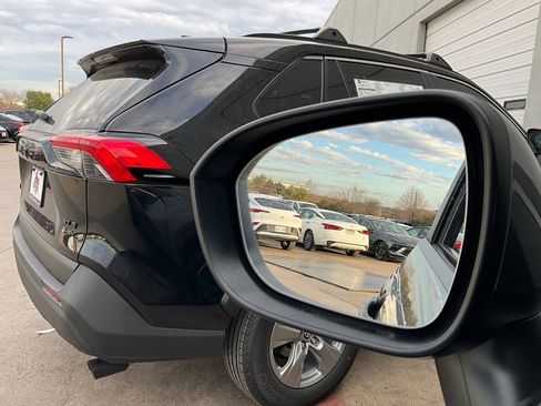 Used 2025 Nissan Rogue SV image 19