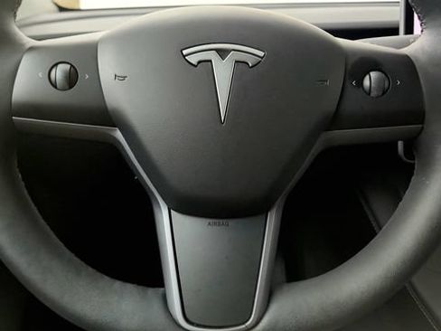 Used 2024 Tesla Model Y 2WD image 56