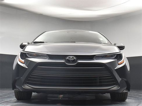 Used 2025 Toyota Corolla LE image 31