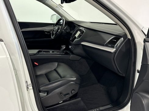 Used 2022 Volvo XC90 T5 Momentum image 24