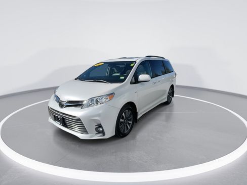 Used 2020 Toyota Sienna XLE w/ XLE Navigation Package AWD/4WD image 7