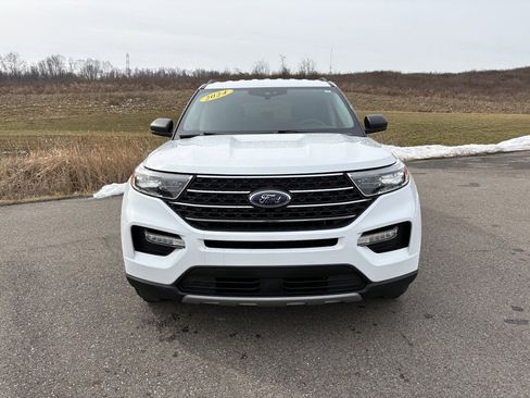 Used 2024 Ford Explorer XLT w/ Equipment Group 202A image 8