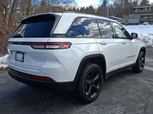 Used 2023 Jeep Grand Cherokee Altitude image 6