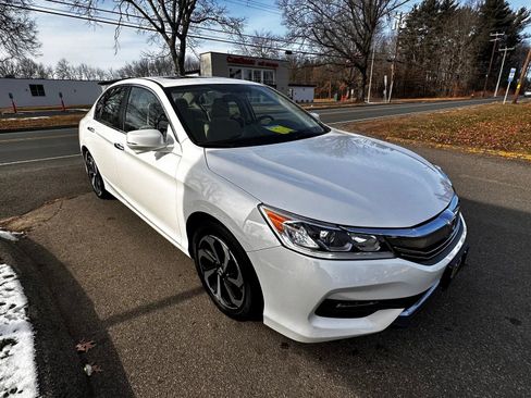 Used 2016 Honda Accord EX image 3
