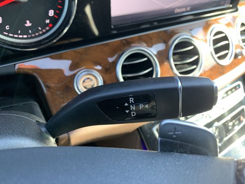 Used 2017 Mercedes-Benz E 300 4MATIC image 26