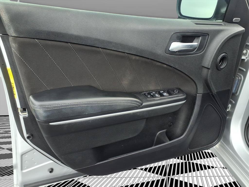 Used 2023 Dodge Charger SXT RWD image 16
