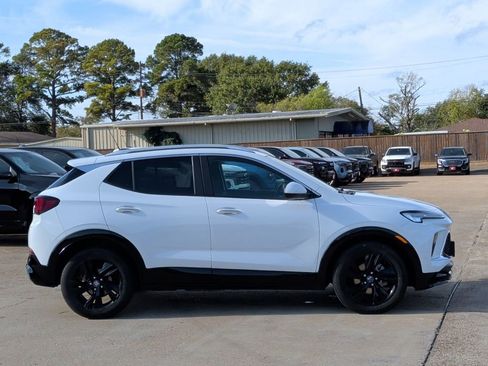 Used 2024 Buick Encore GX Sport Touring image 9