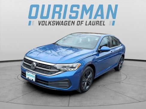 Used 2022 Volkswagen Jetta SE w/ Panoramic Sunroof Package image 5