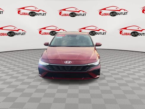 Used 2025 Hyundai Elantra SEL FWD image 3