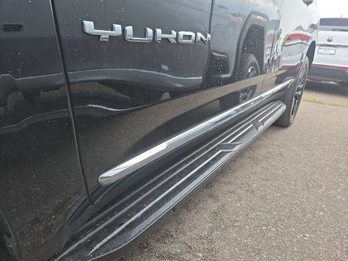 Used 2024 GMC Yukon XL SLT AWD/4WD image 19