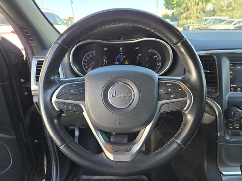 Used 2020 Jeep Grand Cherokee Laredo image 27