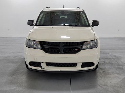 Used 2018 Dodge Journey SE w/ Connectivity Group FWD image 3