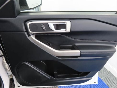 Used 2022 Ford Explorer XLT w/ Equipment Group 202A AWD/4WD image 35