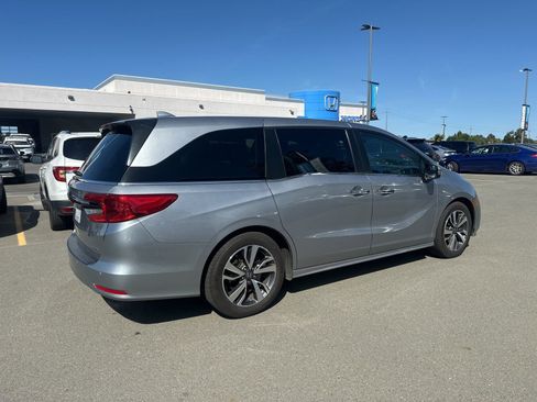 Used 2021 Honda Odyssey Touring image 3