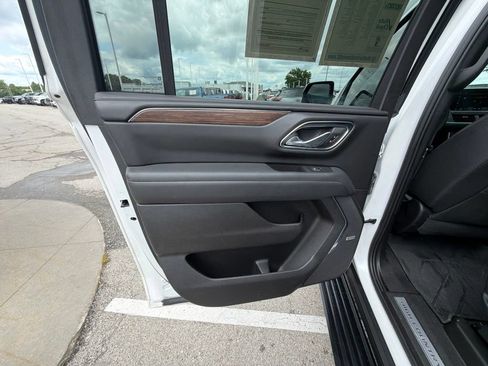 Used 2023 Chevrolet Suburban High Country w/ Premium Package 2 AWD/4WD image 37
