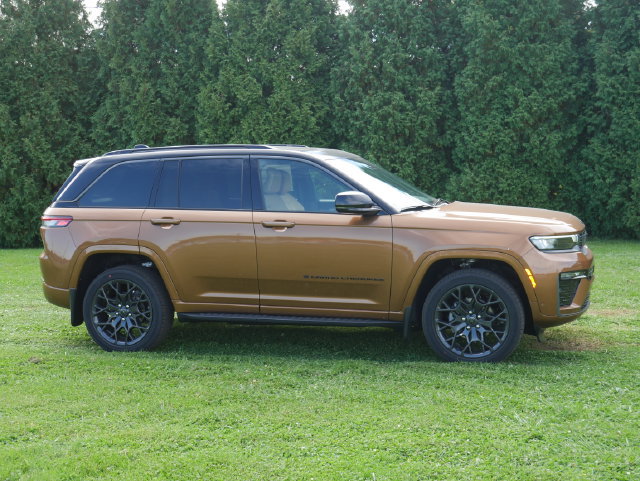 New 2027 Jeep Grand Cherokee Summit AWD/4WD image 10